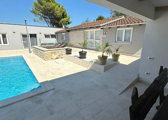 Monte Magno Βίλα Πούλα